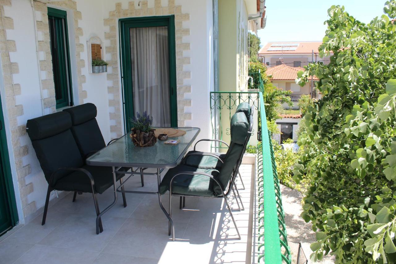 Azure Bliss Suites Никити Екстериор снимка