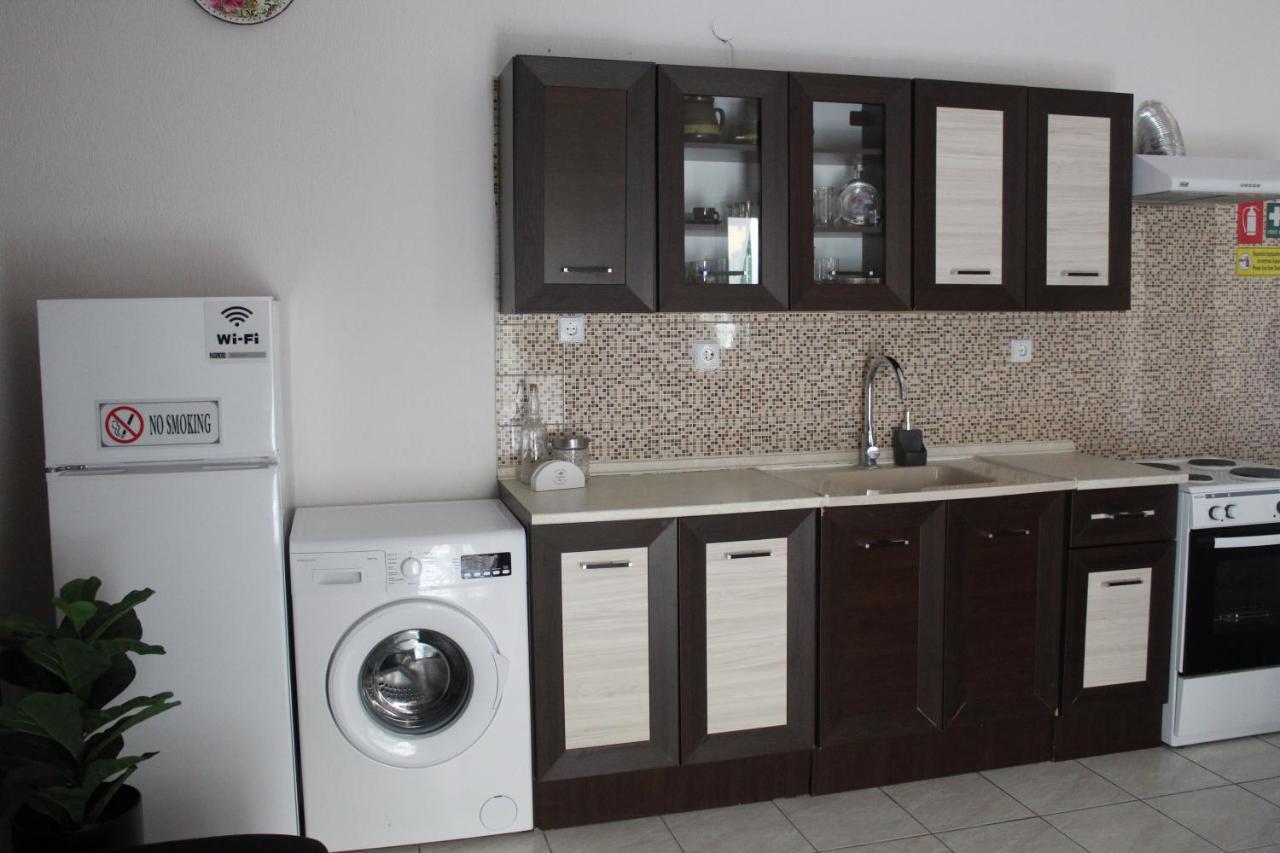 Azure Bliss Suites Никити Екстериор снимка